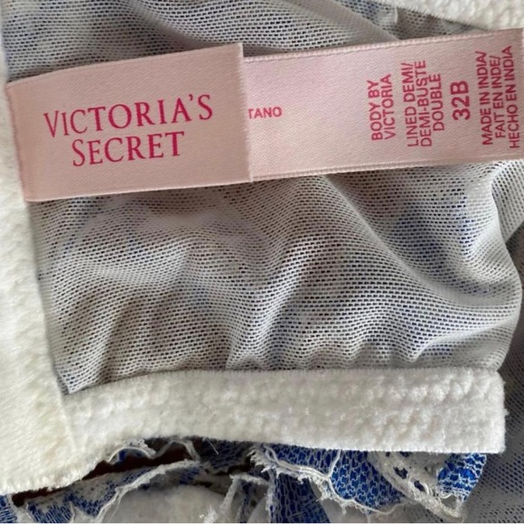 Feminine White and Blue Lace Victoria’s Secret Bra 32B - Picture 4 of 4